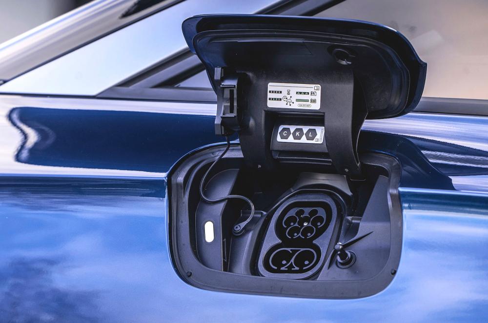 VW ID 7 charging socket