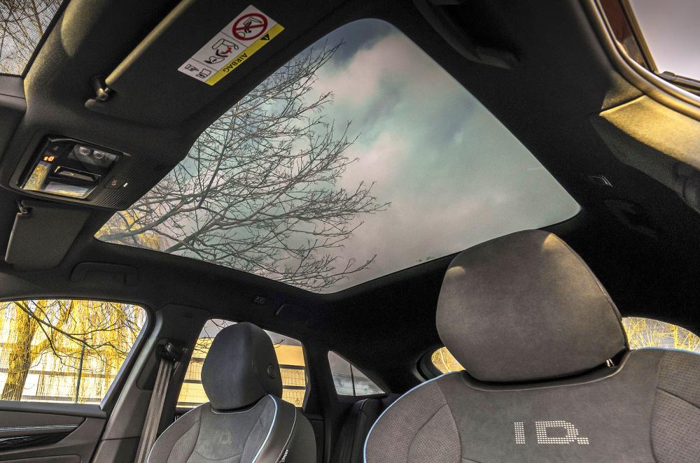 VW ID 7 panoramic roof