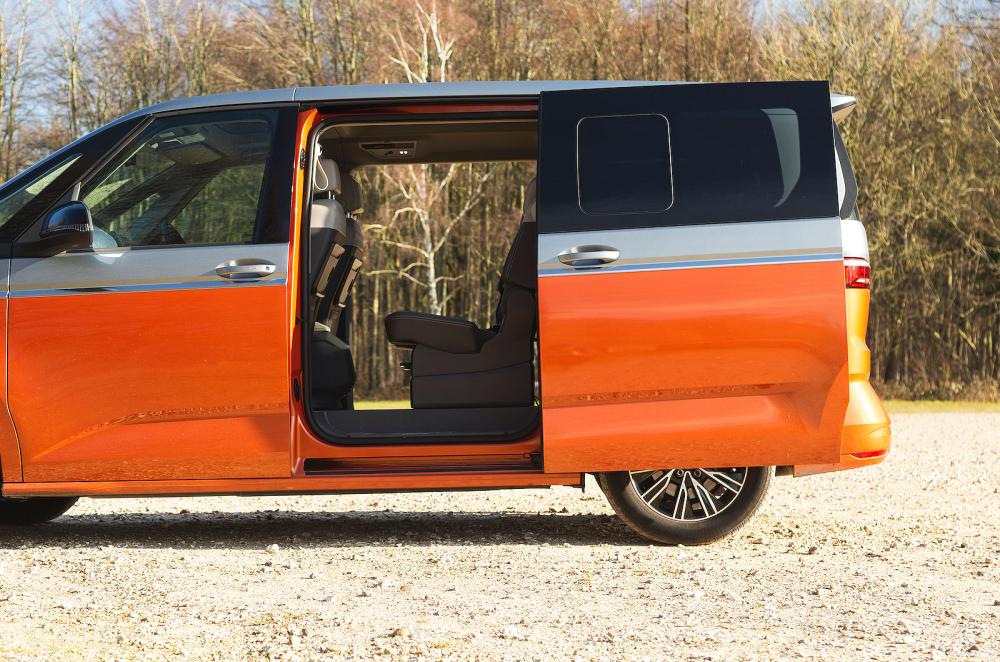 VW Multivan left static doors open