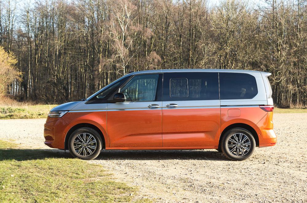 VW Multivan left static