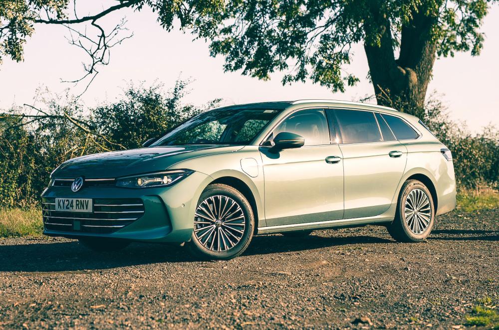 VW Passat front left static