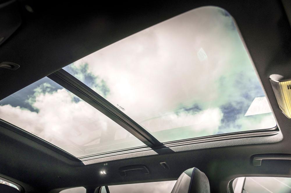 VW Passat interior panoramic roof