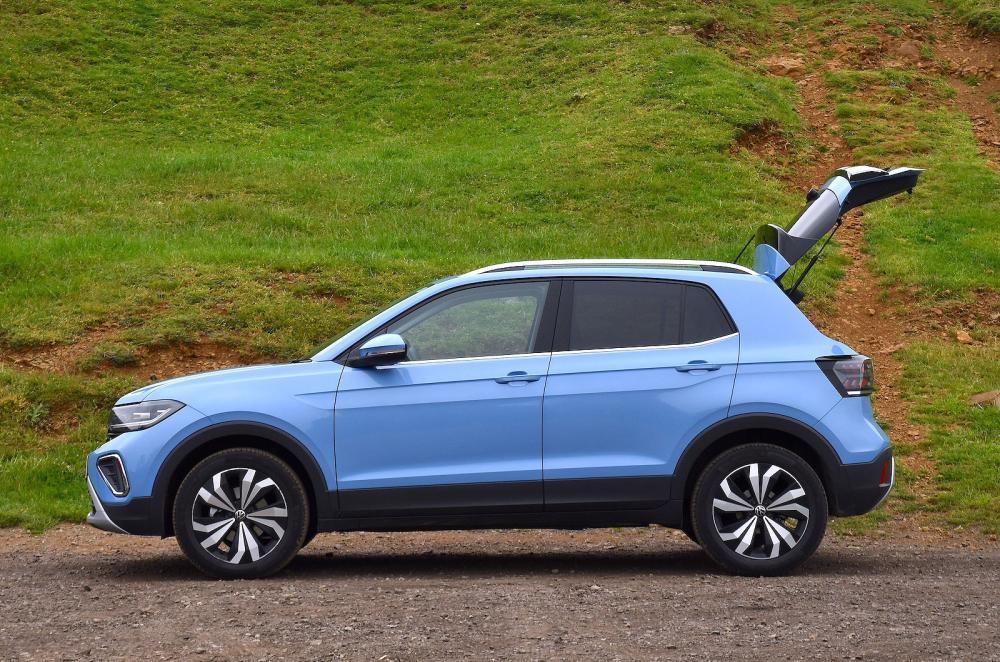 VW T-Cross left static boot open
