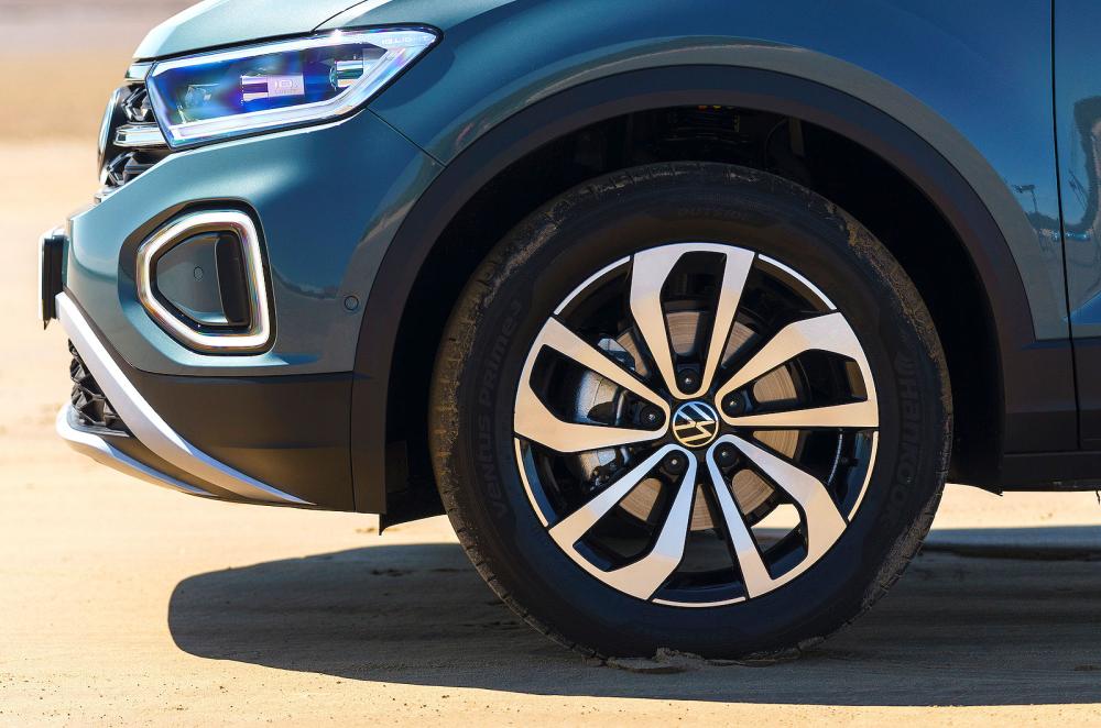 VW T-Roc alloy wheel