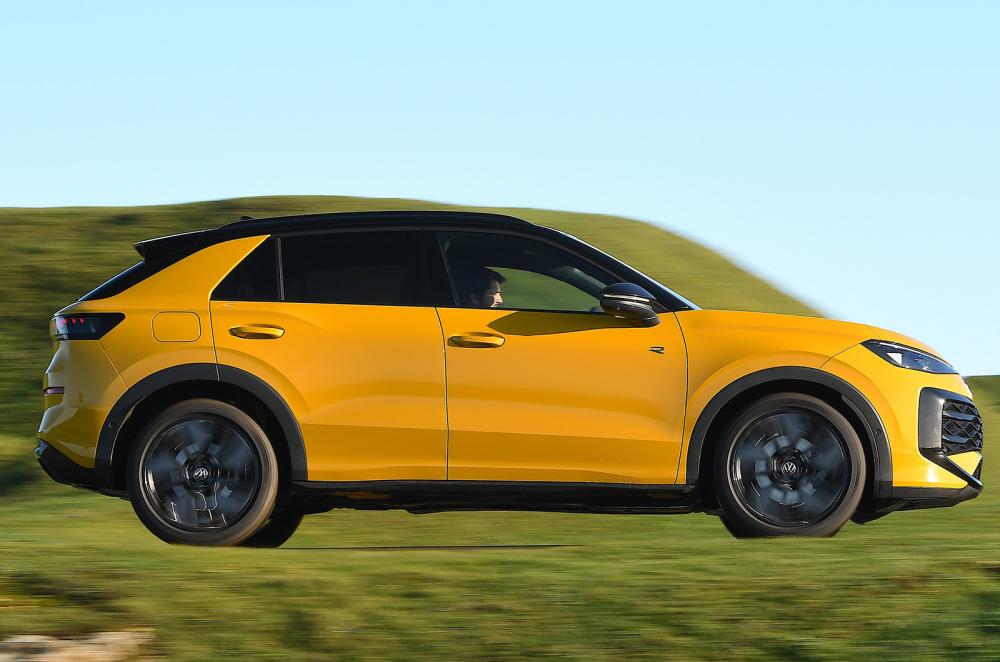 Volkswagen T-Roc driving side