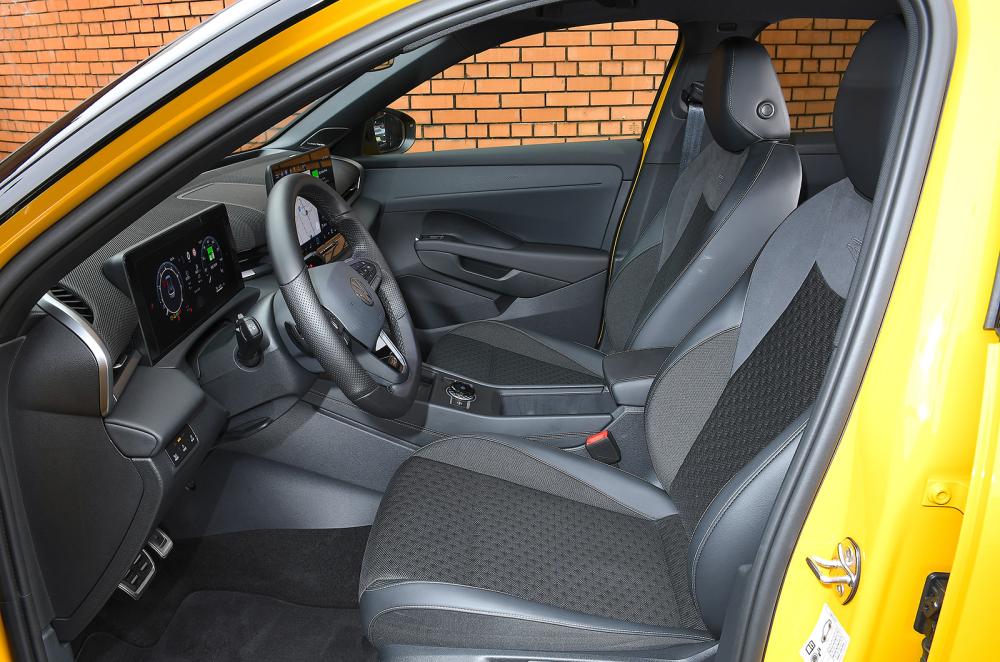 Volkswagen T-Roc front seats