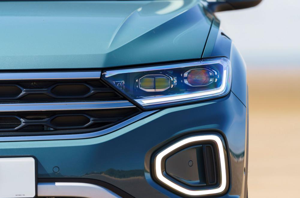 VW T-Roc headlights