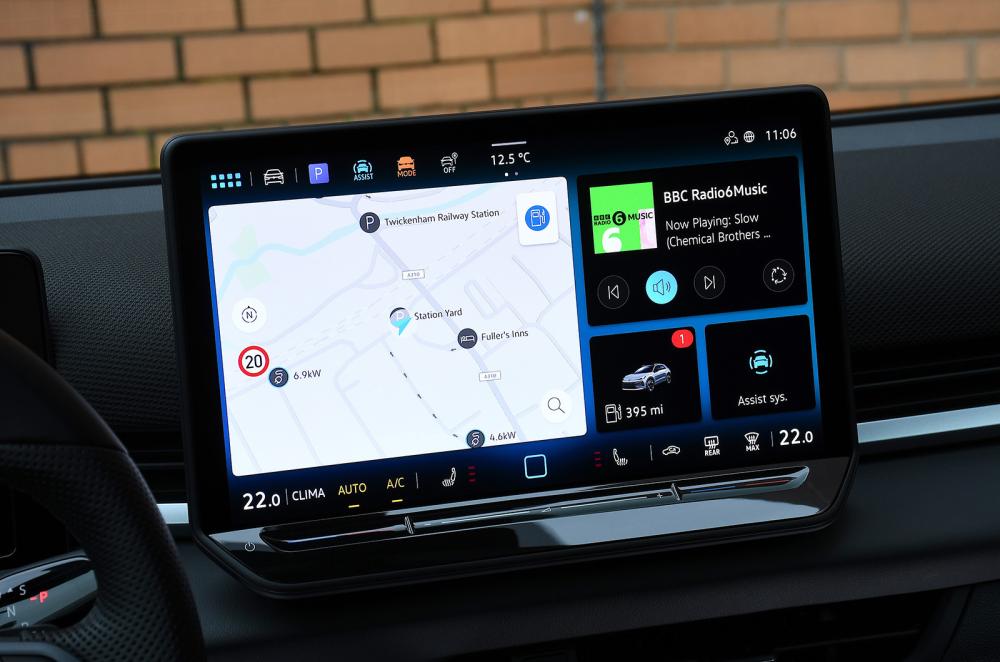 Volkswagen T-Roc touchscreen detail