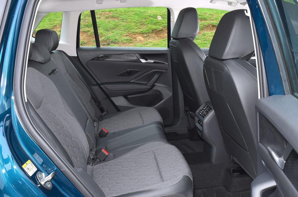 VW Tiguan interior back seats