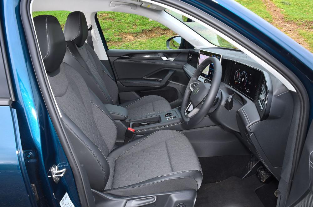 VW Tiguan interior front seats