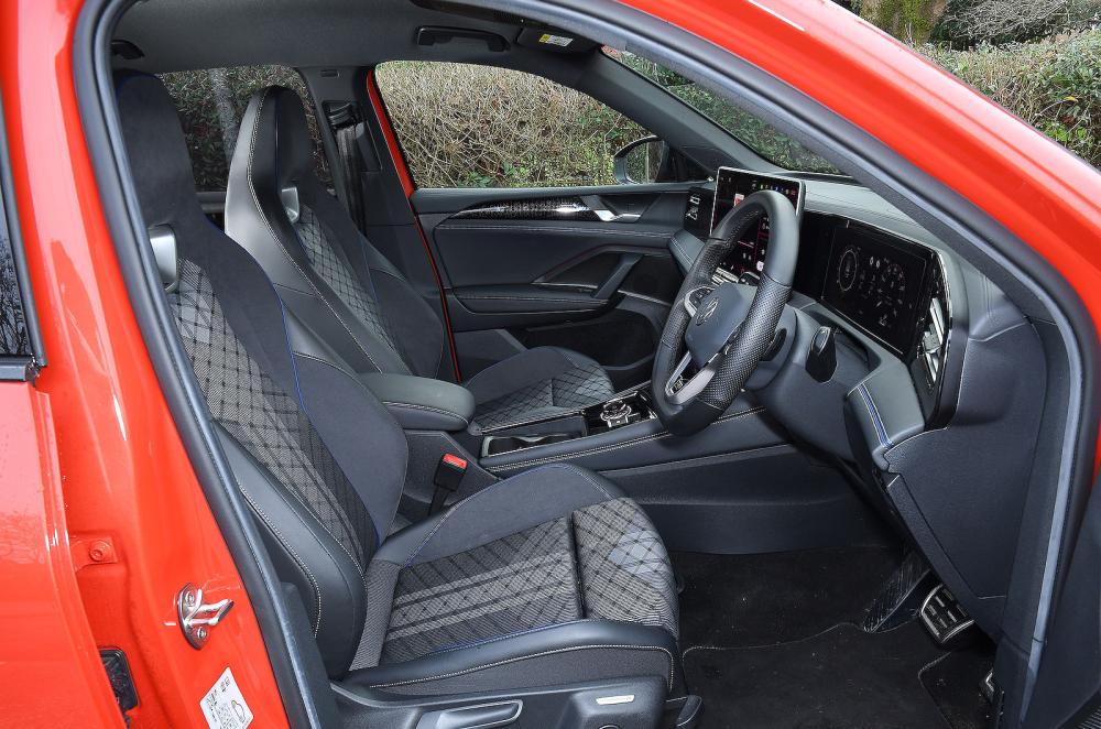 VW Tiguan front seats