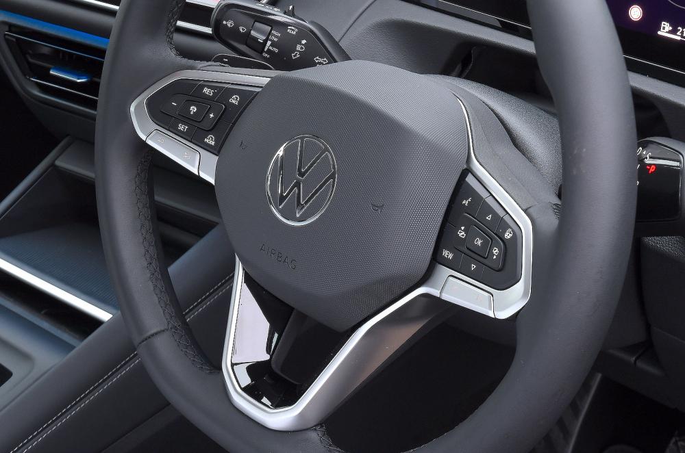 VW Tiguan interior steering wheel