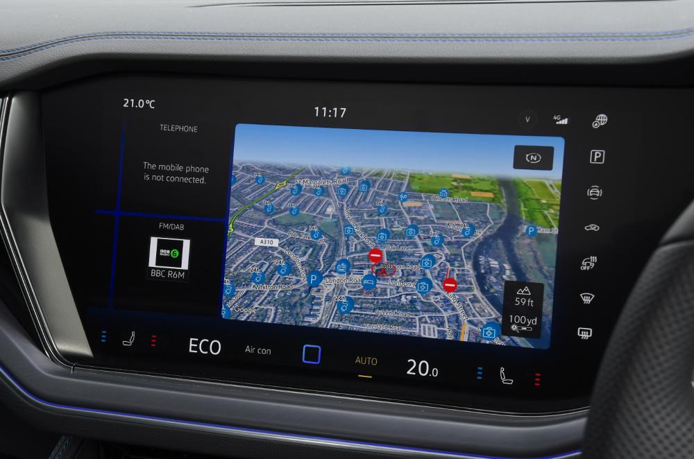 Volkswagen Touareg R touchscreen