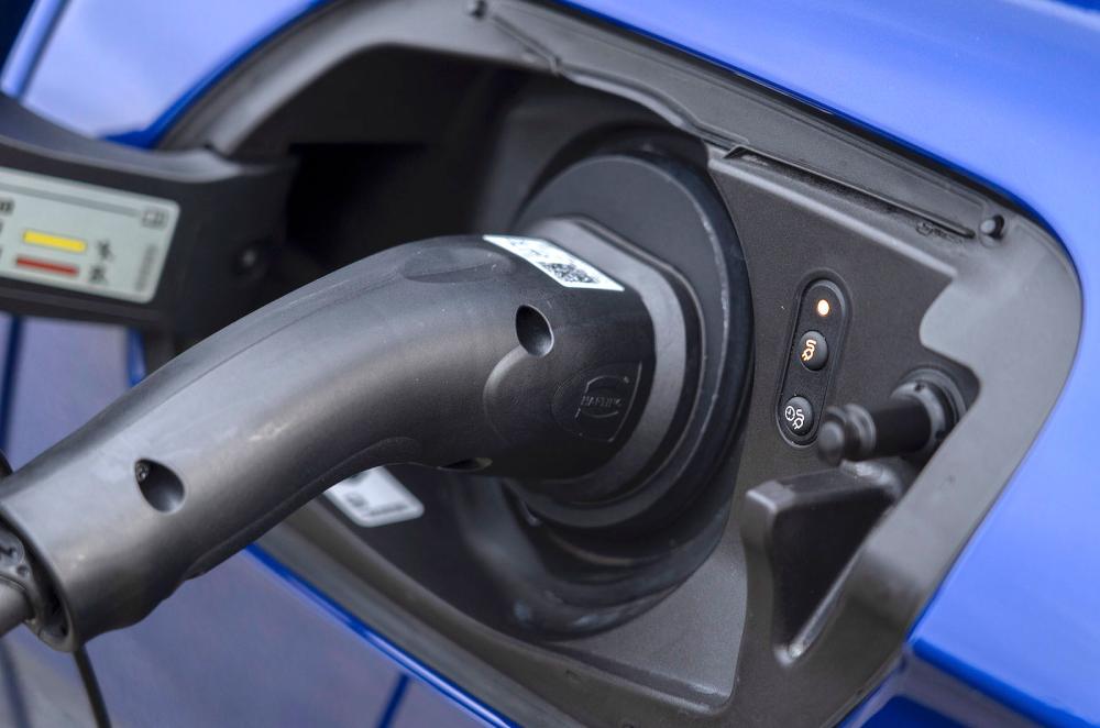 VW Touareg R charging socket