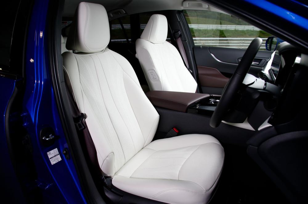 Toyota Mirai 2021 interior front seats