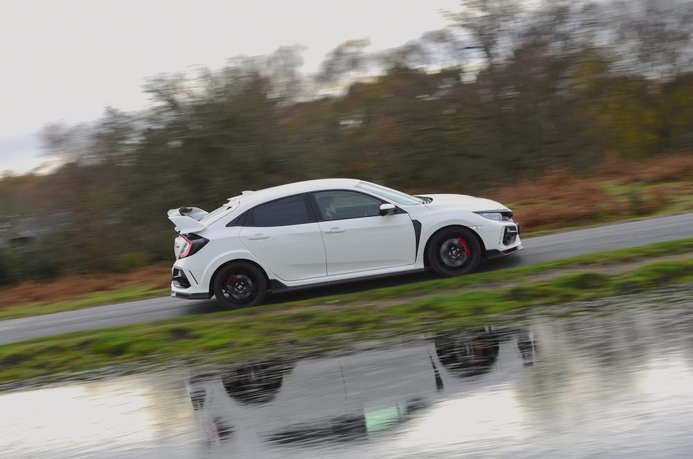 Honda Civic Type R 2021 right tracking