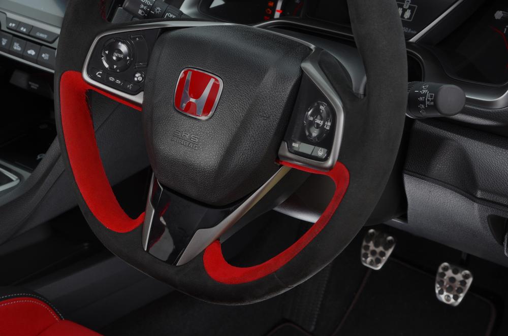 Honda Civic Type R 2021 interior steering wheel