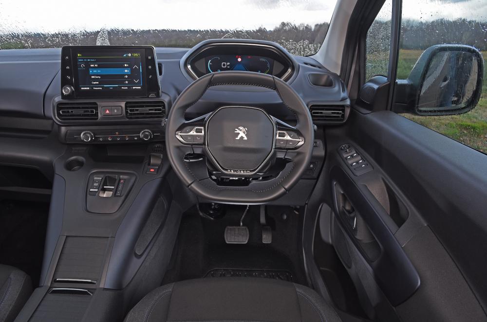Peugeot e-Rifter 2022 interior dashboard