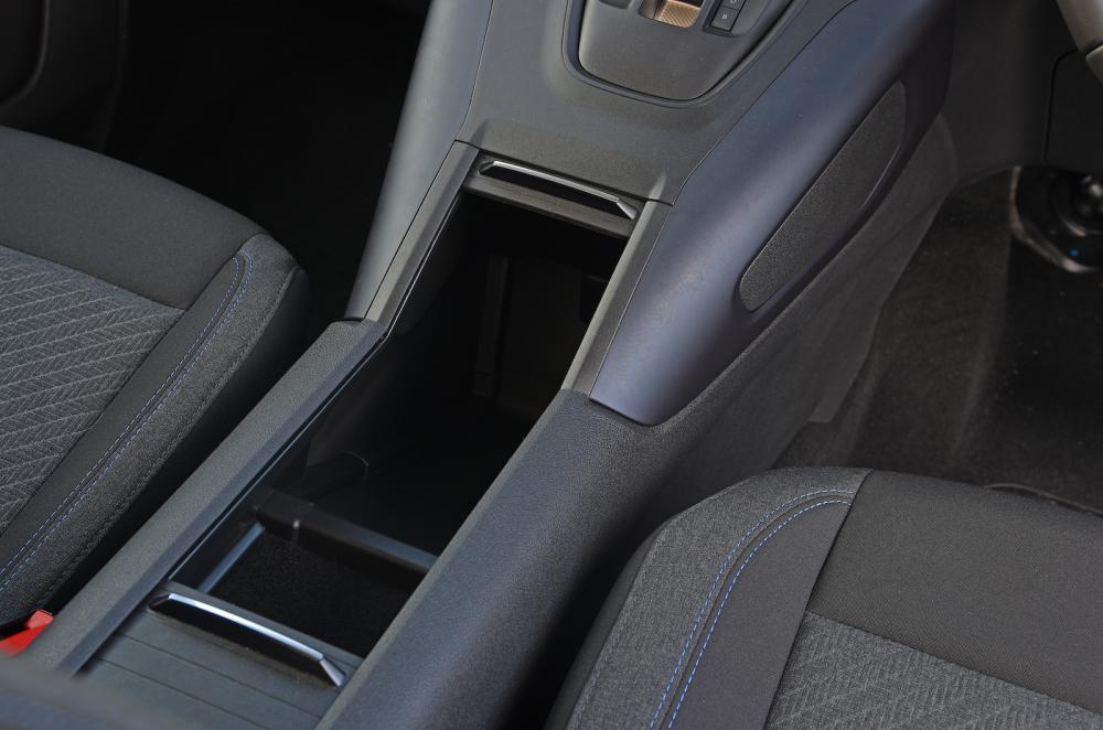 Peugeot e-Rifter 2022 interior detail