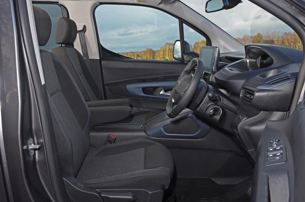 Peugeot e-Rifter 2022 interior front seats detail
