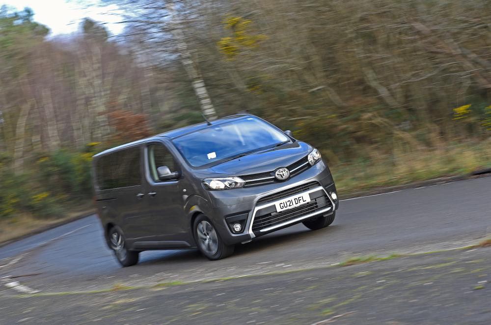 Toyota Proace Verso 2022 front cornering