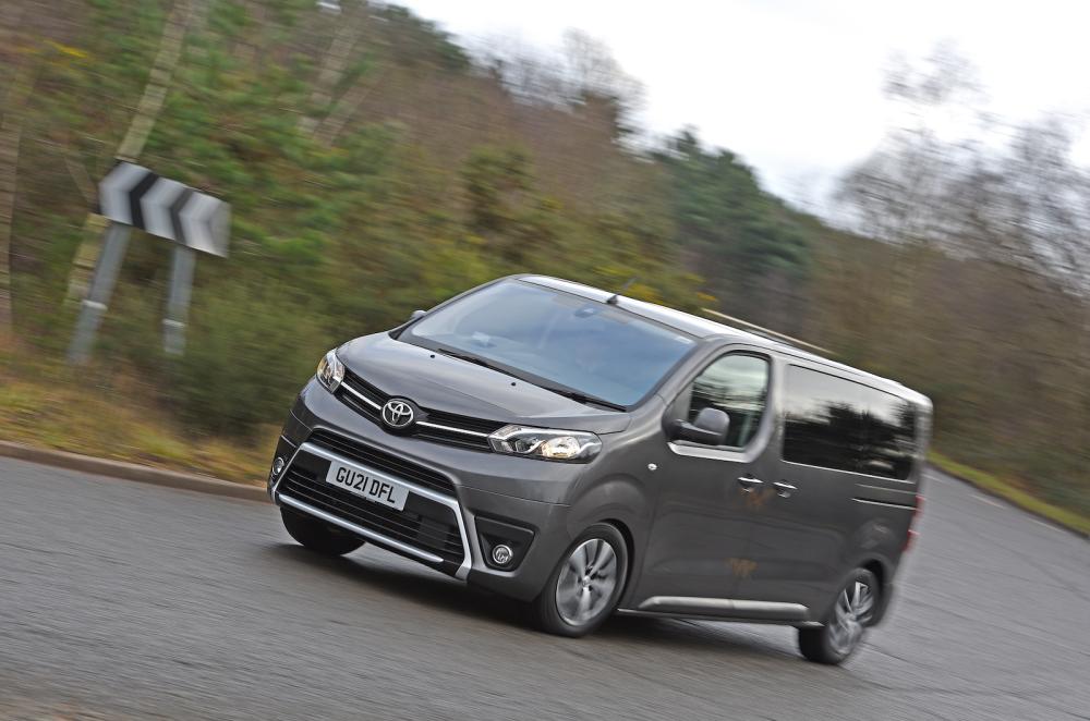 Toyota Proace Verso 2022 front cornering