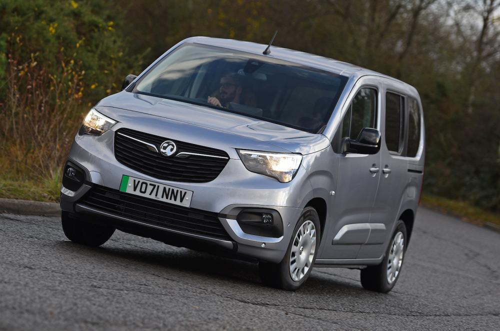 Vauxhall Combo-e Life 2022 front cornering