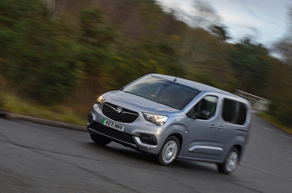 Vauxhall Combo-e Life 2022 front cornering