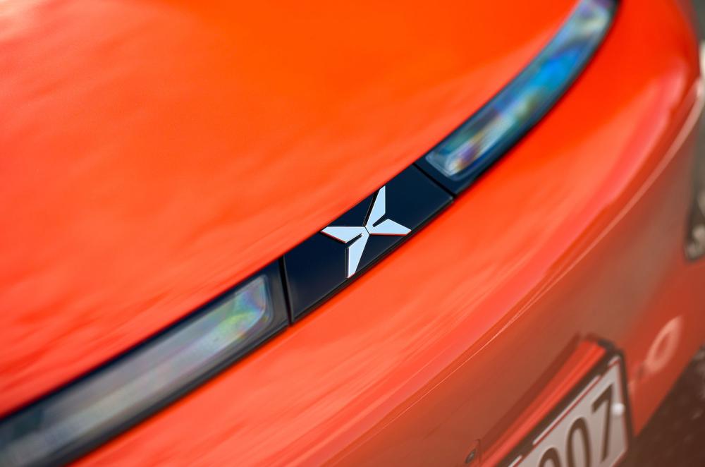 XPeng G6 front badge