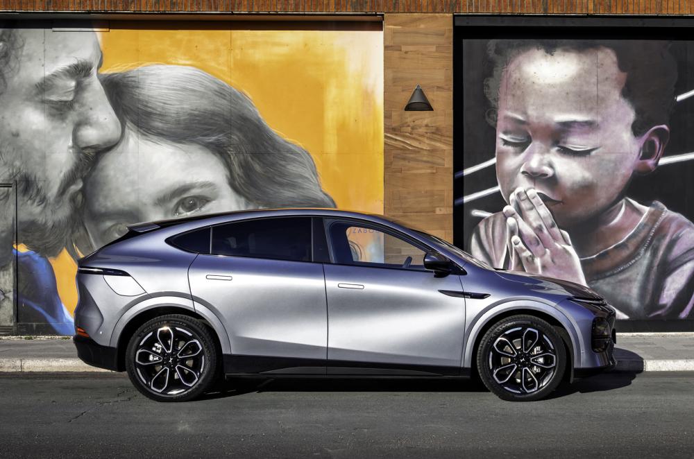 XPeng G6 side static