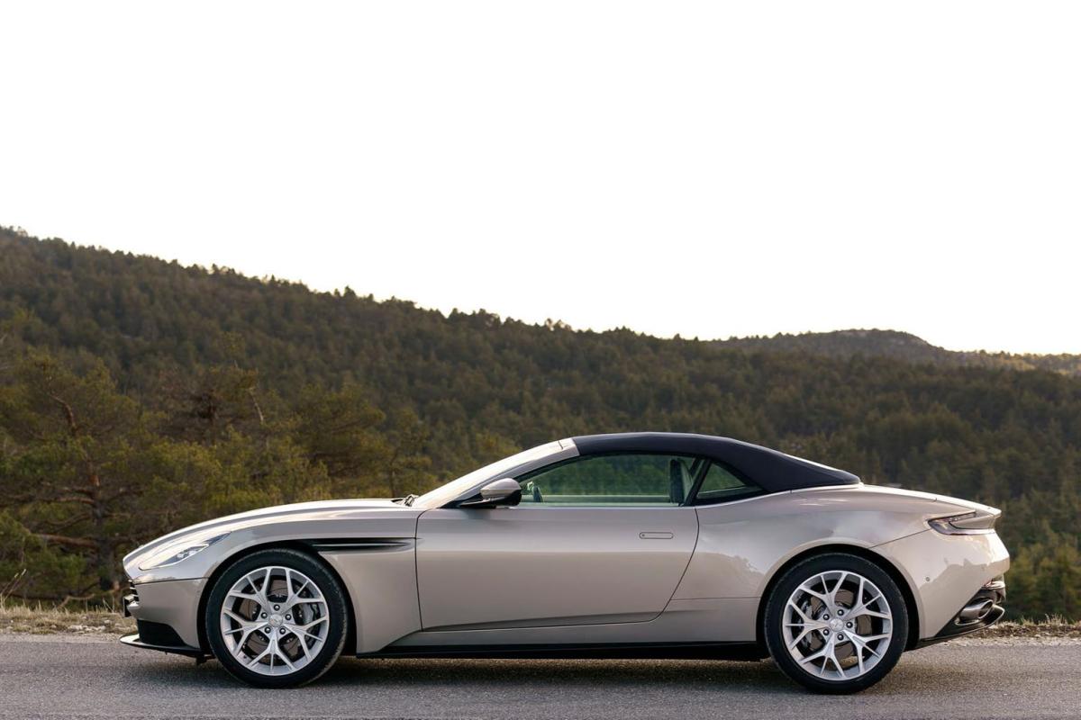 Aston Martin DB11 Volante