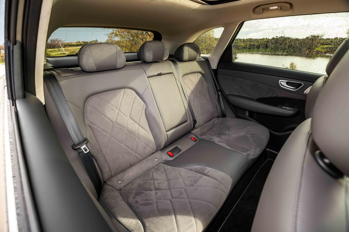 MG S6 interior