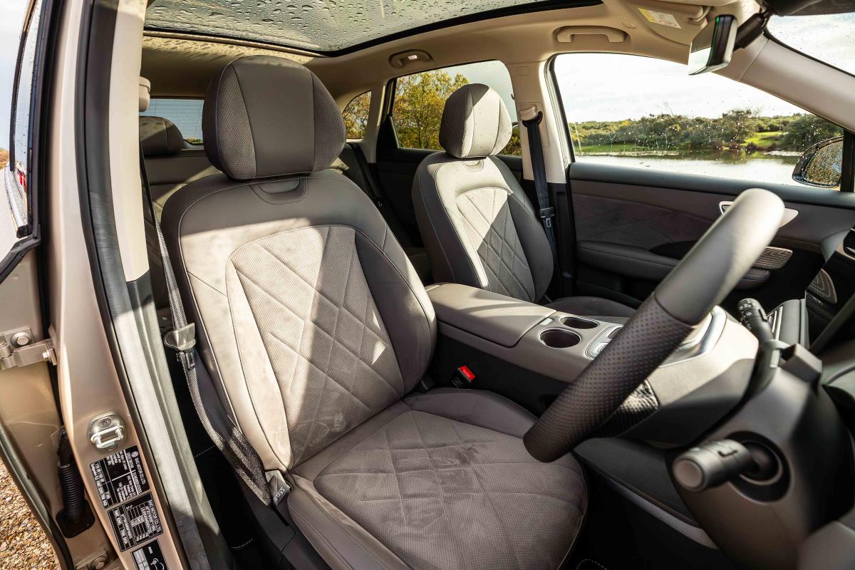 MG S6 interior