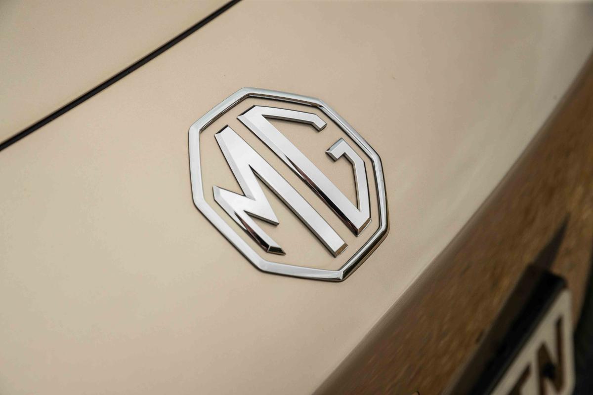 MG S6 exterior static details