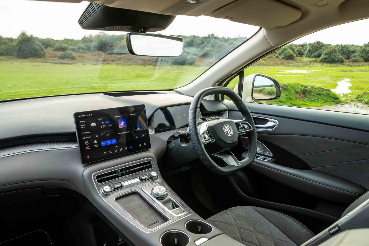 MG S6 interior