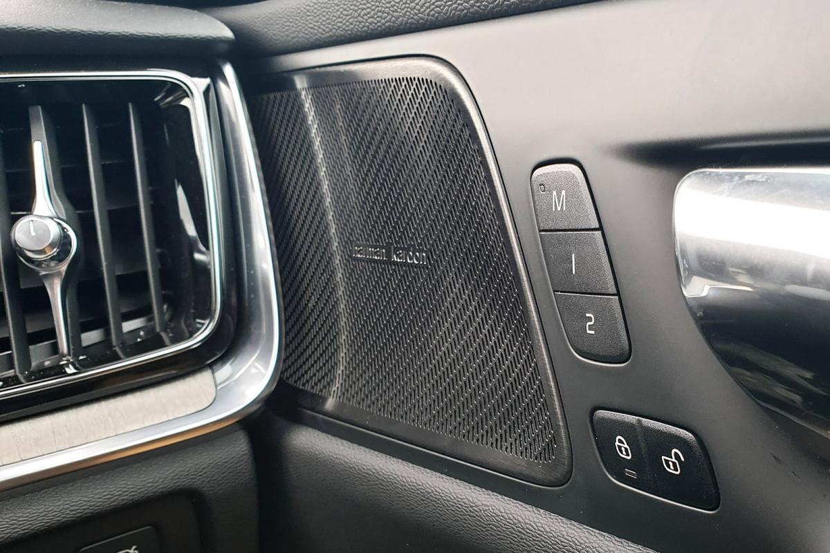 Volvo S60 T5 2020 interior detail