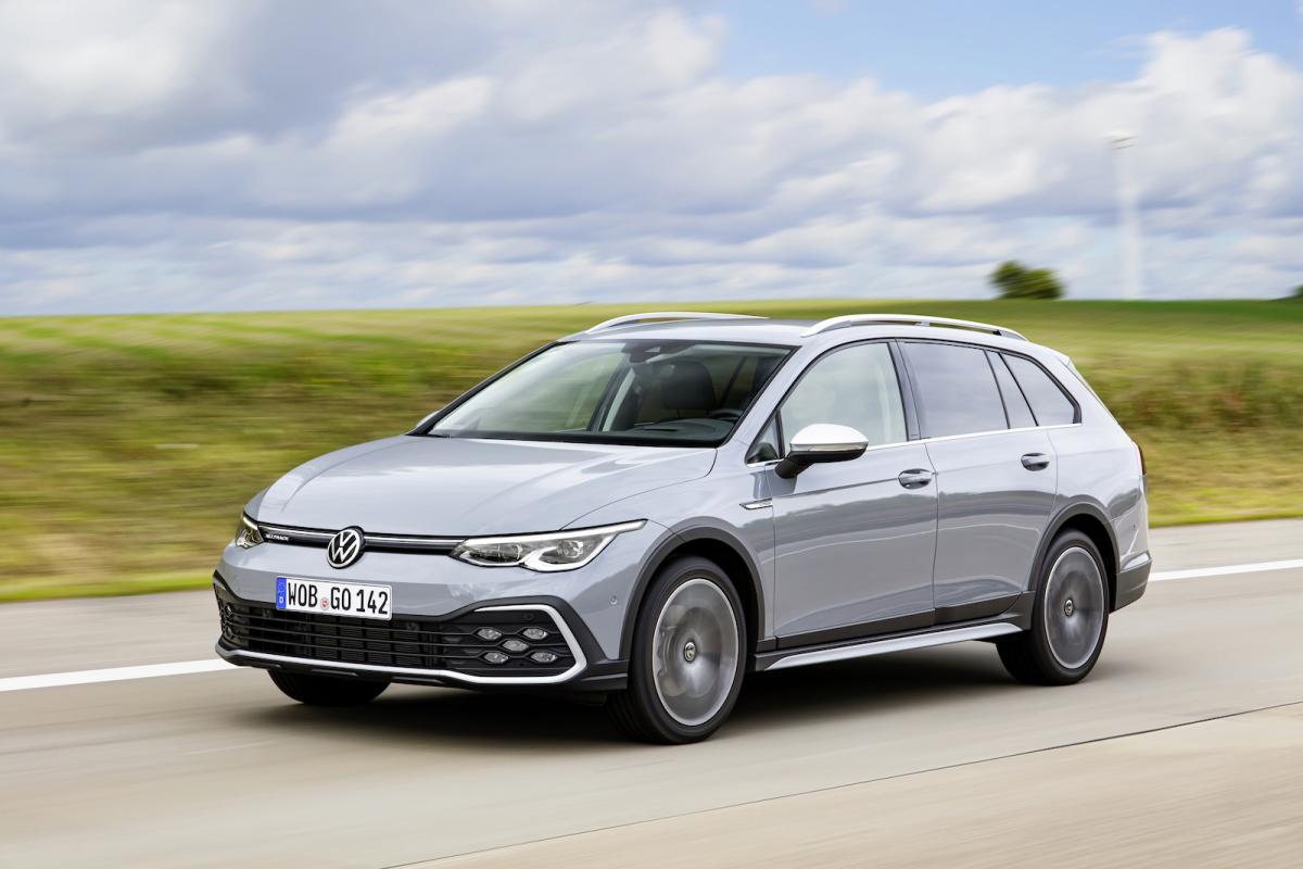 Volkswagen Golf Alltrack 2021 front left tracking
