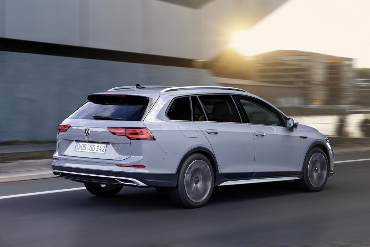 Volkswagen Golf Alltrack 2021 rear right tracking