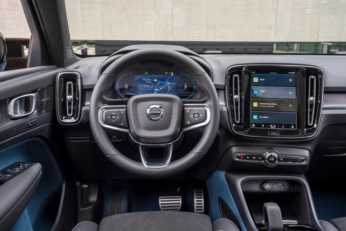 Volvo C40 Recharge 2022 interior dashboard