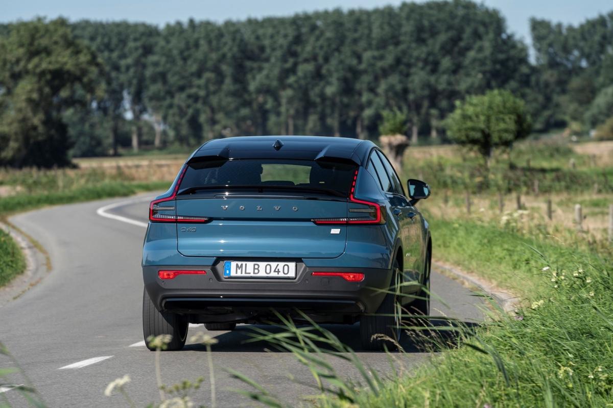 Volvo C40 Recharge 2022 rear cornering
