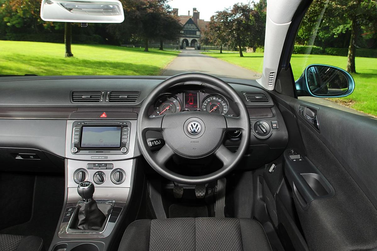 Volkswagen Passat Estate 05 - 15