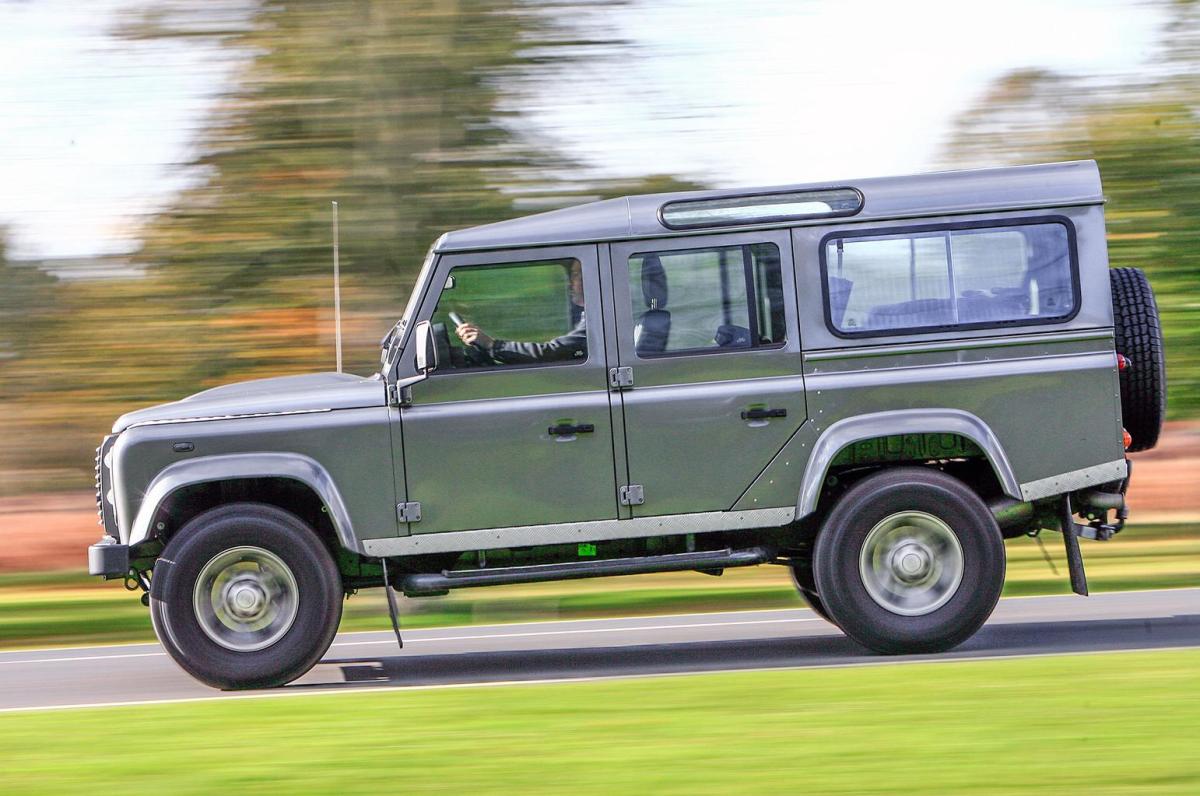 Land Rover Defender (90 - 16)