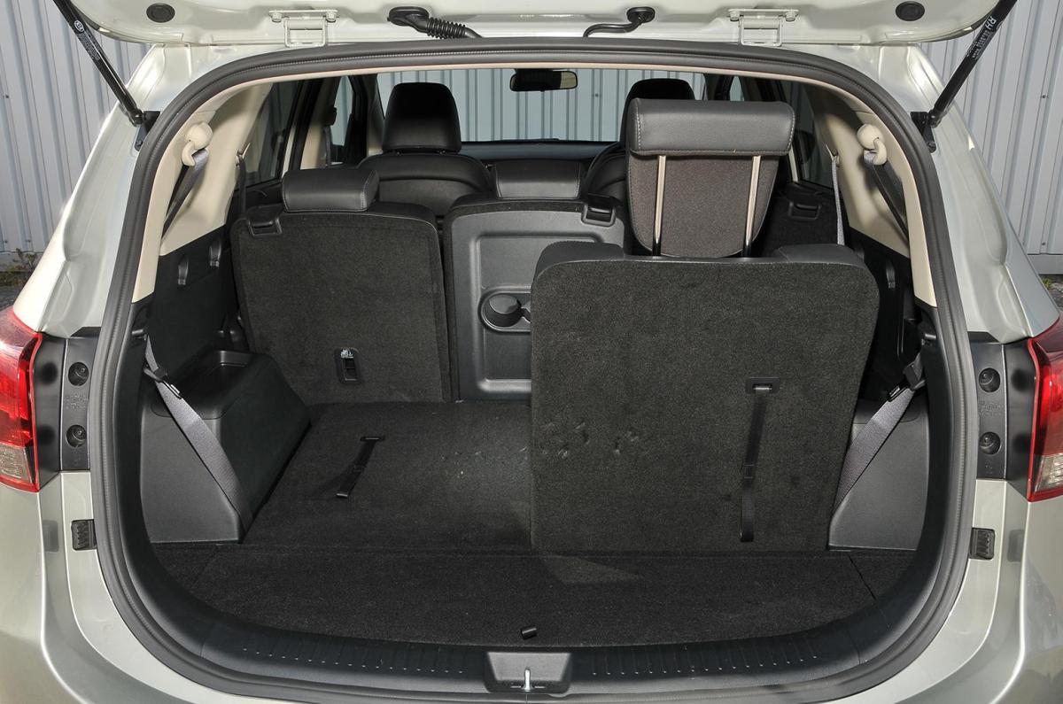 Used Kia Carens 13-present