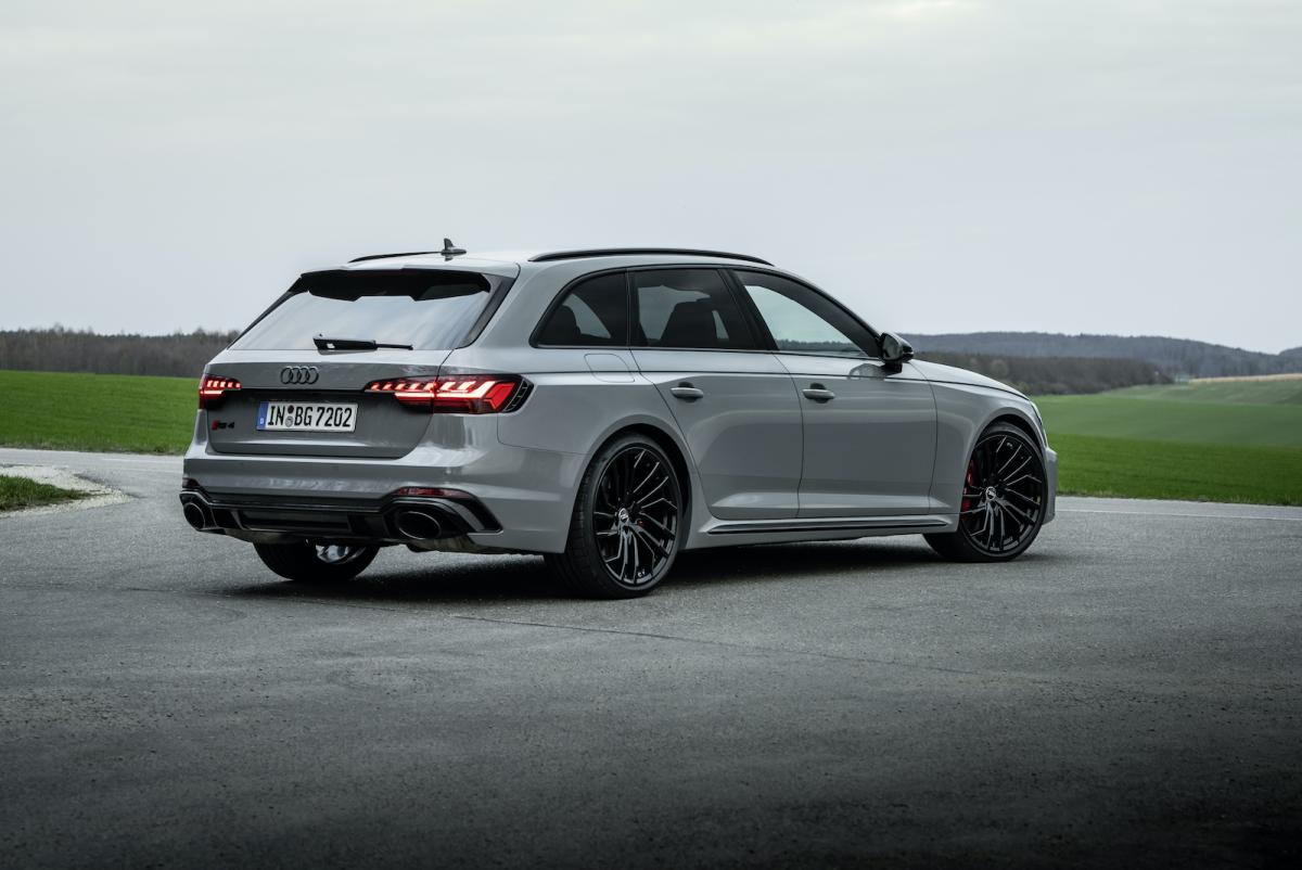 Audi RS4 Avant 2022 rear right static