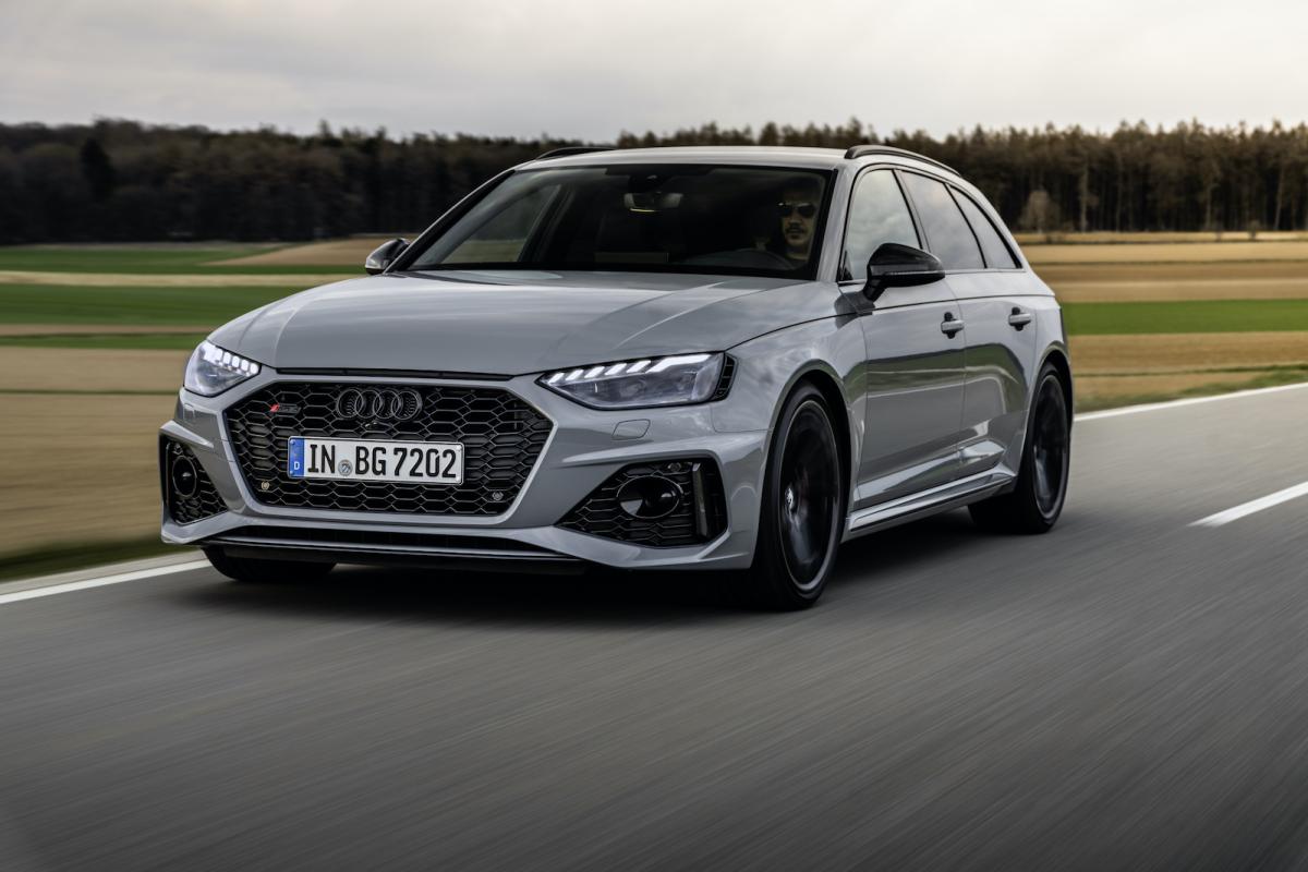 Audi RS4 Avant 2022 front left tracking