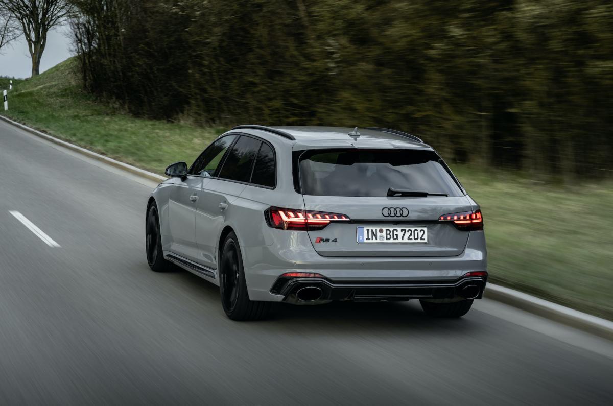 Audi RS4 Avant 2022 rear left tracking