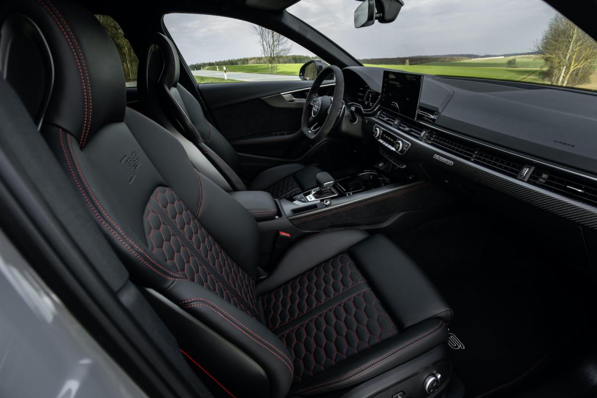 Audi RS4 Avant 2022 interior front seats