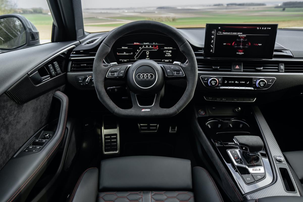 Audi RS4 Avant 2022 interior dashboard