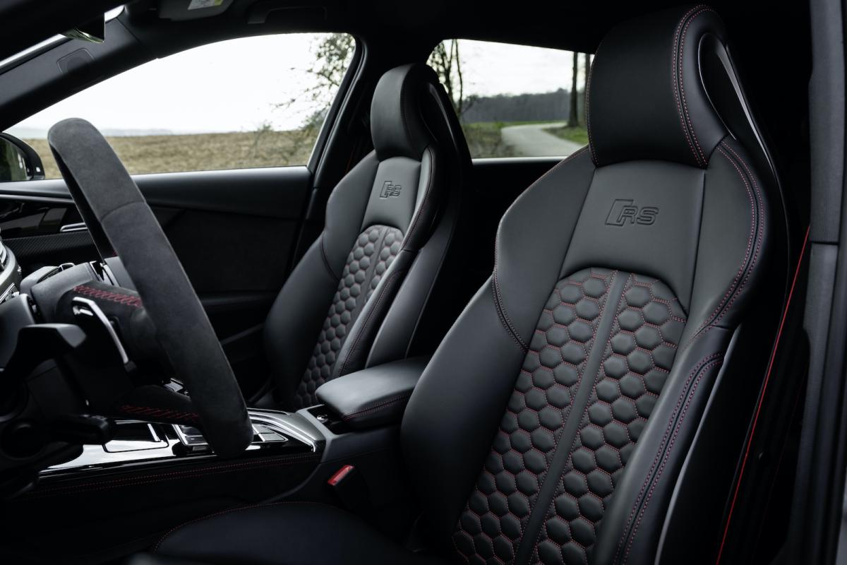 Audi RS4 Avant 2022 interior front seats