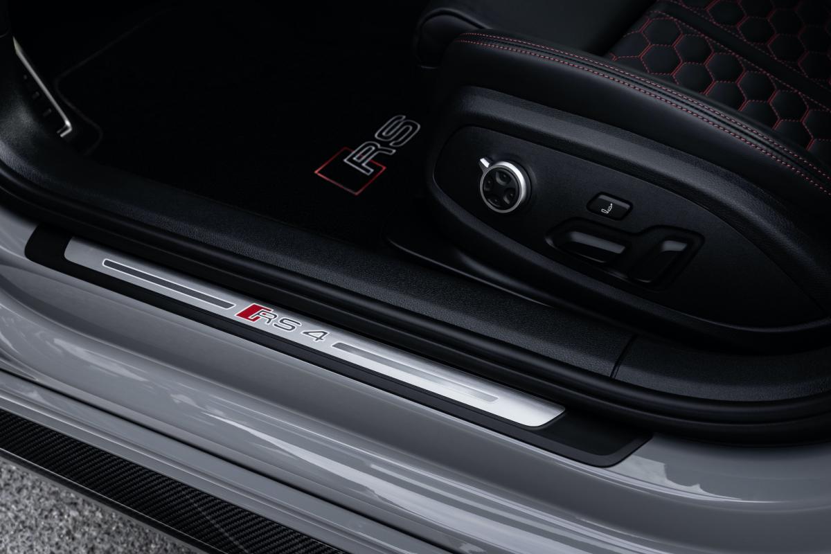 Audi RS4 Avant 2022 interior detail